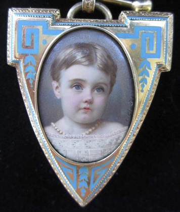 Greek Key 1866 Locket Swiss