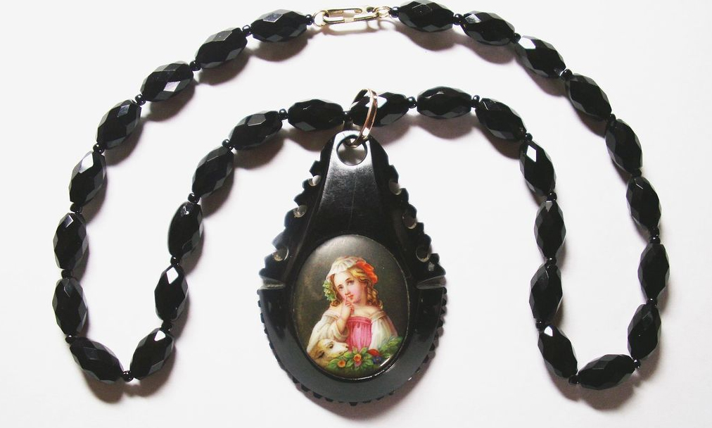 jet_sheep jet necklace mourning sheep